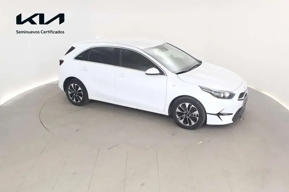 Usado Kia Ceed 101 CV (74 kW) 2025 Blanco Utilitario