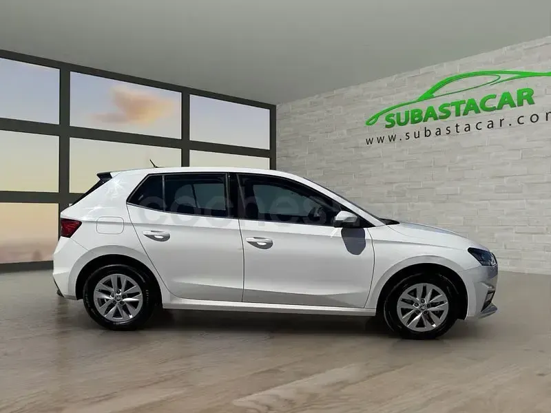 Usado Skoda Fabia 110 CV (80 kW) 2023 Blanco Utilitario