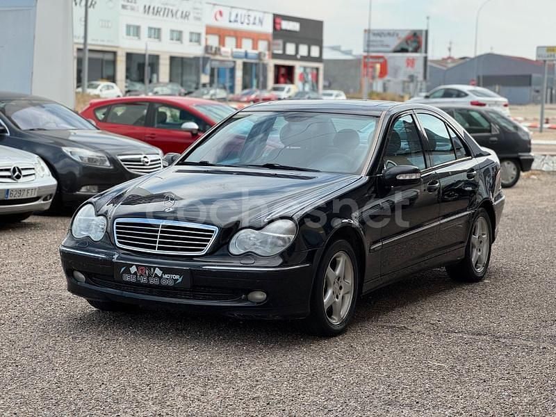 Usado Mercedes C270 Avantgarde 170 CV (125 kW) 2001 Negro Berlina
