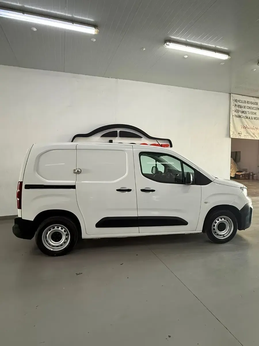 Usado Peugeot Partner 100 CV (73 kW) 2021 Blanco Monovolumen