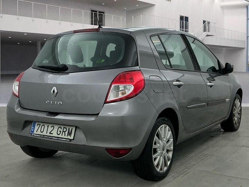 Usado Renault Clio II Exception 101 CV (74 kW) 2009 Gris / plata Berlina