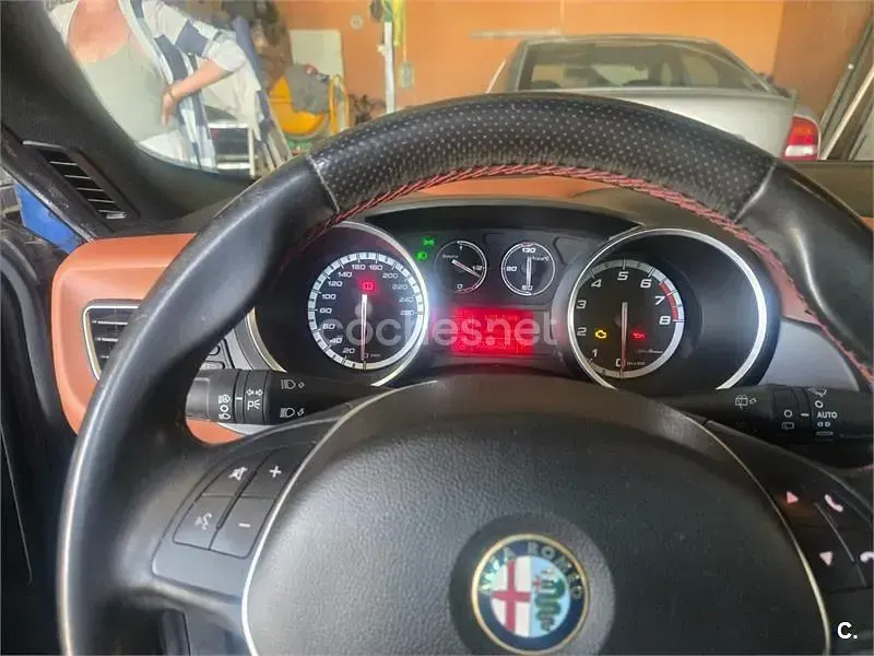 Usado Alfa Romeo Giulietta 170 CV (125 kW) 2015 Gris / plata Utilitario