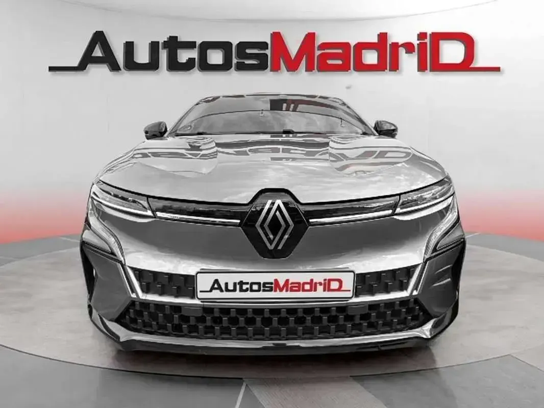 Usado Renault Mégane Equilibre 96 kW (131 CV) 2022 Gris Utilitario