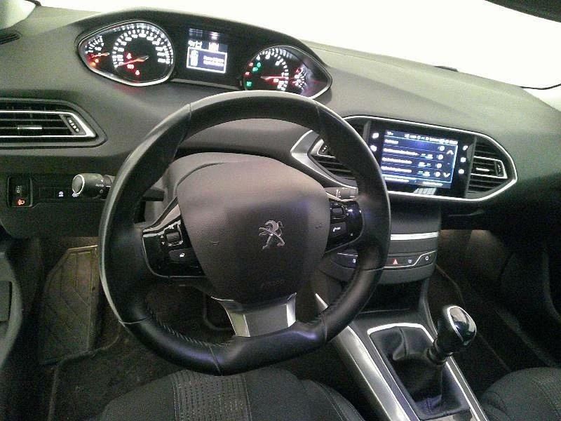 Usado Peugeot 308 Allure 131 CV (96 kW) 2021 Blanco Familiar