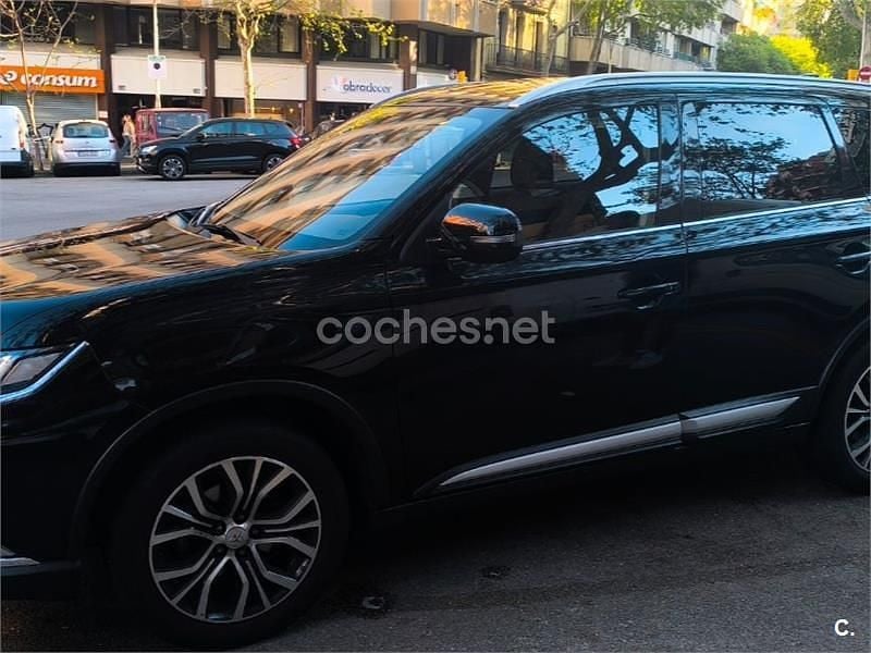 Usado Mitsubishi Outlander Motion 150 CV (110 kW) 2017 Negro SUV