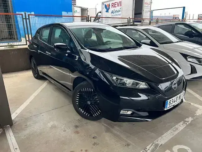 Usado Nissan Leaf Acenta 159 kW (217 CV) 2023 Negro Utilitario