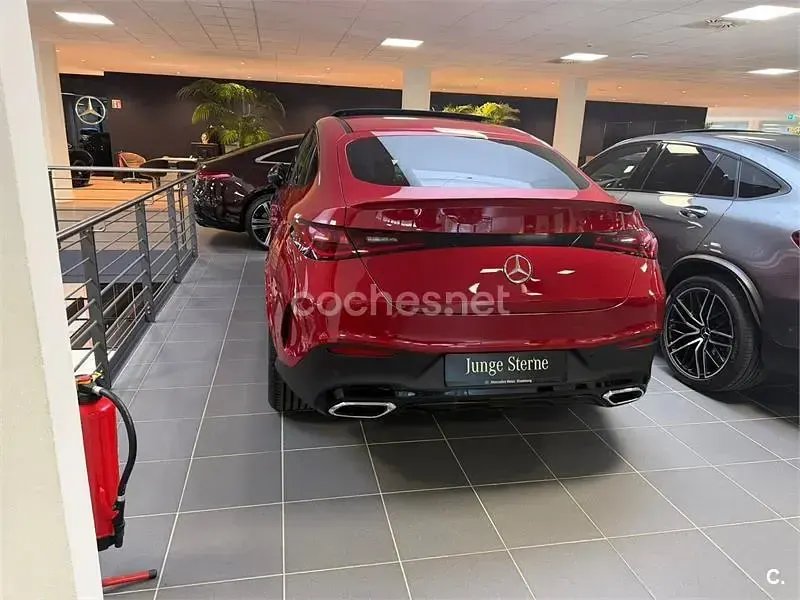 Usado Mercedes GLC300 269 CV (197 kW) 2025 Rojo SUV
