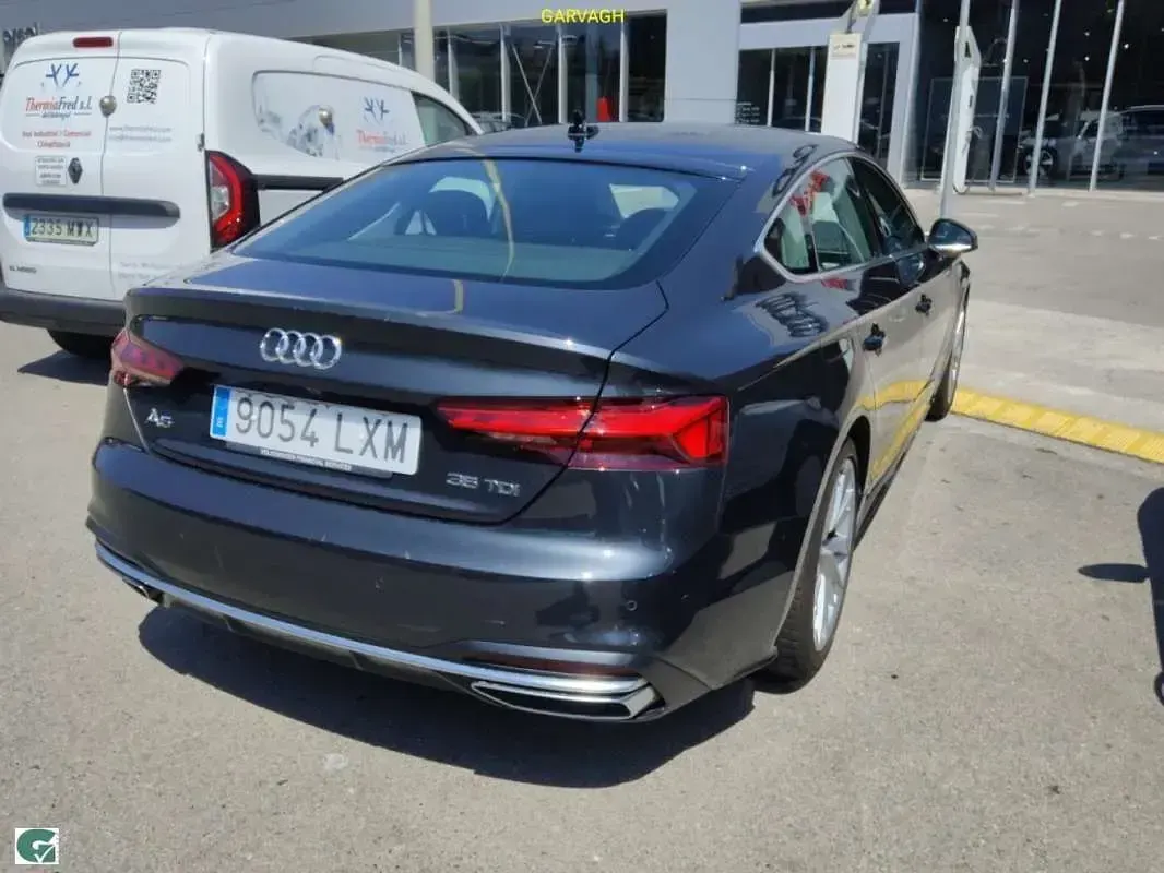 Usado Audi A5 Sportback Advanced 163 CV (119 kW) 2022 Gris Utilitario