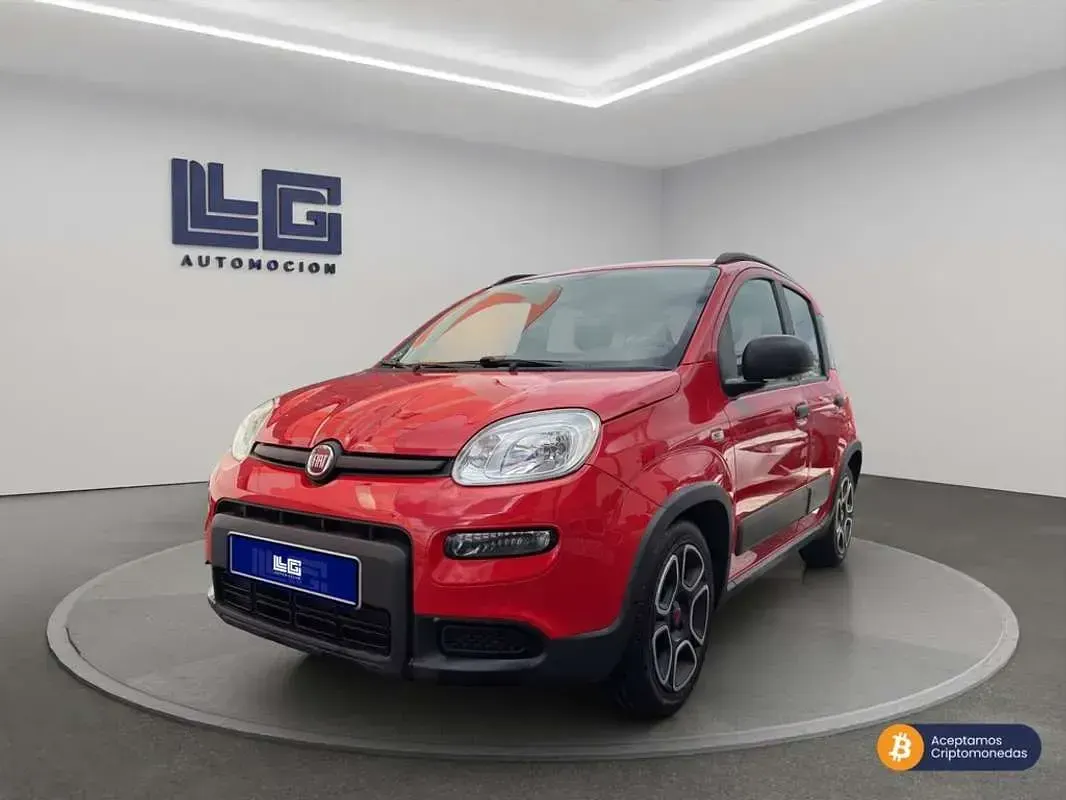Usado Fiat Panda 69 CV (50 kW) 2022 Rojo Utilitario