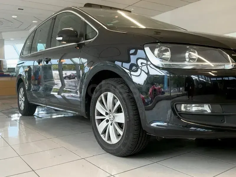 Usado VW Sharan Advance 150 CV (110 kW) 2016 Negro Monovolumen