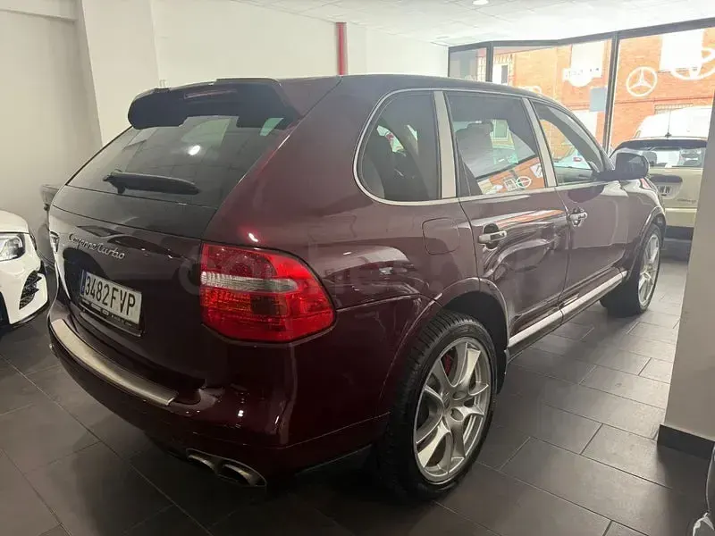 Usado Porsche Cayenne Turbo 500 CV (367 kW) 2007 Granate SUV