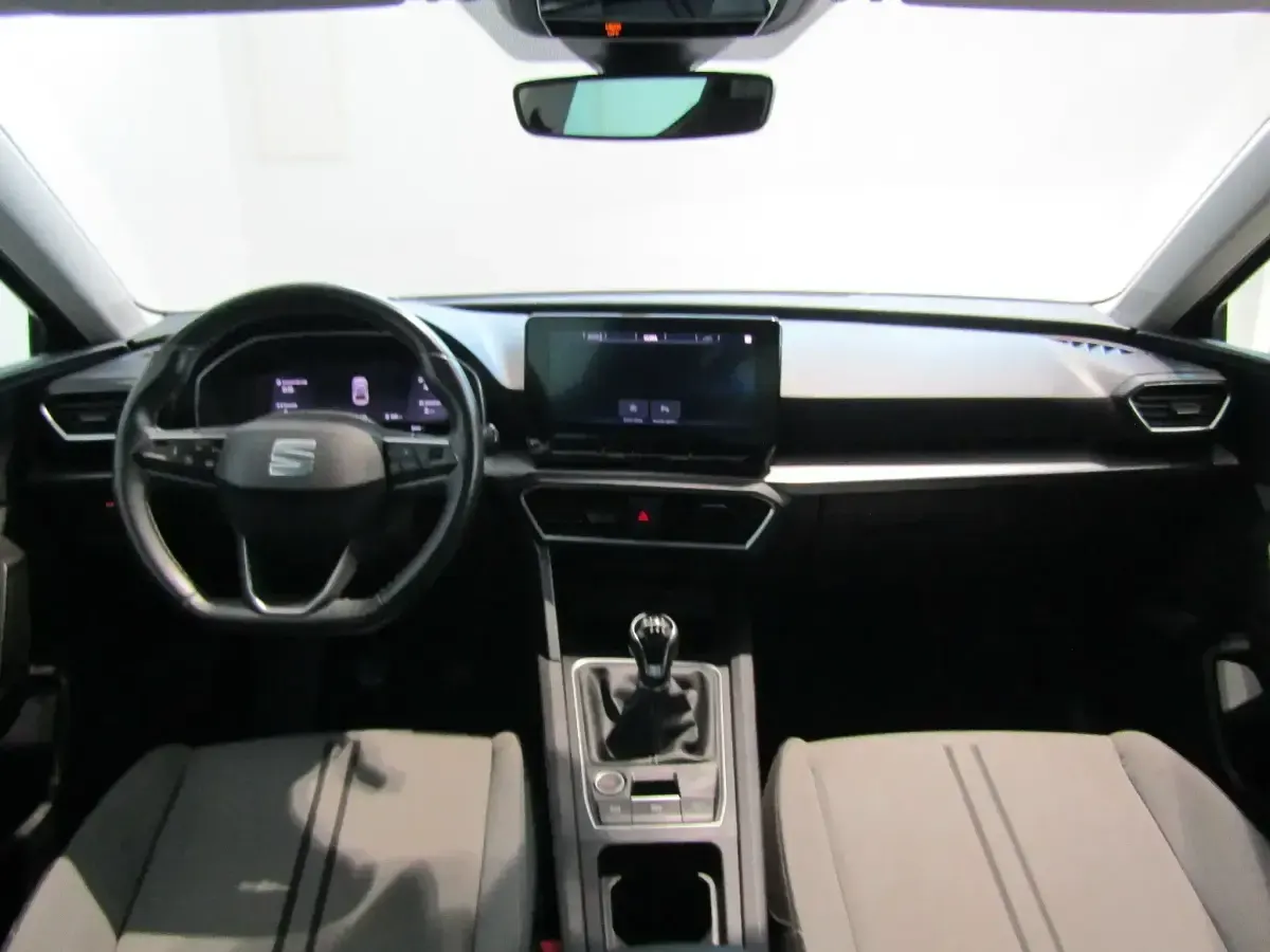 Usado Seat Leon Style 110 CV (80 kW) 2021 Gris