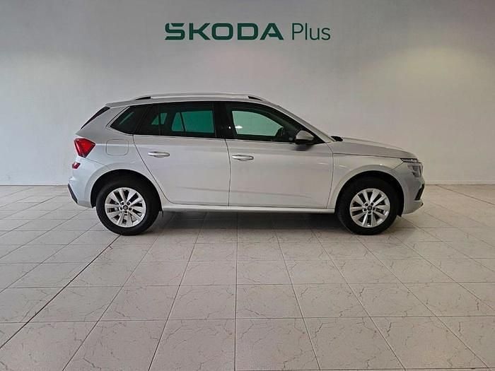 Usado Skoda Kamiq Selection 115 CV (84 kW) 2025 Gris plata SUV