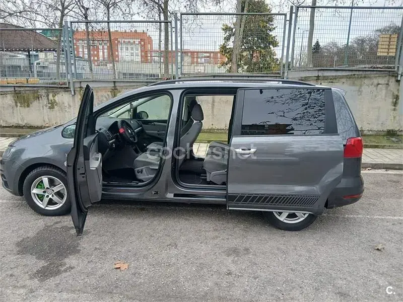 Usado Seat Alhambra I-Tech 177 CV (130 kW) 2013 Gris / plata Monovolumen