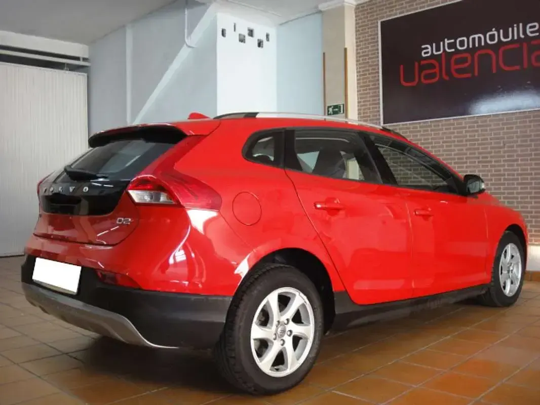 Usado Volvo V40 Kinetic 114 CV (83 kW) 2013 Rojo SUV
