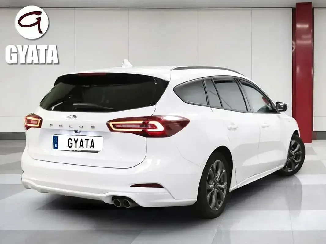 Usado Ford Focus ST-Line 155 CV (114 kW) 2022 Blanco Familiar