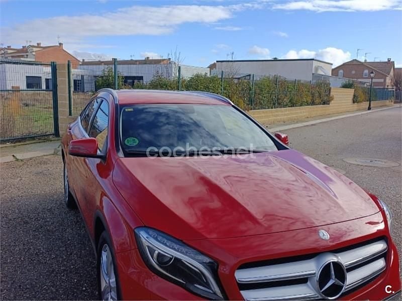 Usado Mercedes GLA200 Urban 156 CV (114 kW) 2015 Rojo SUV