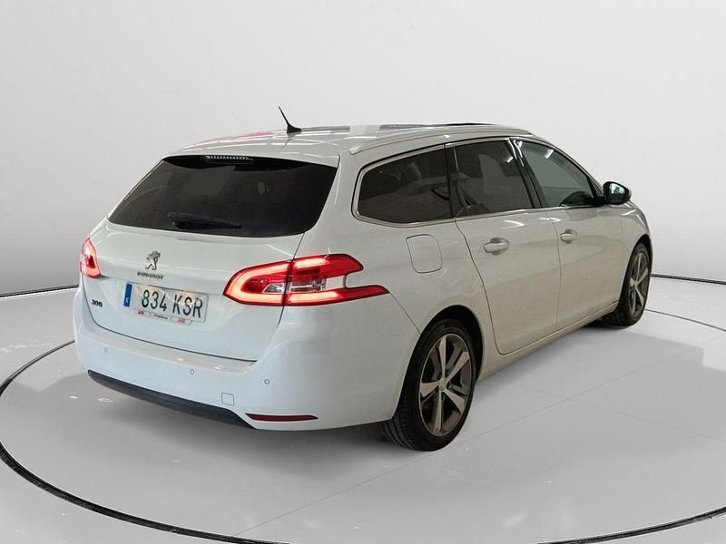 Usado Peugeot 308 Allure 131 CV (96 kW) 2018 Blanco Familiar