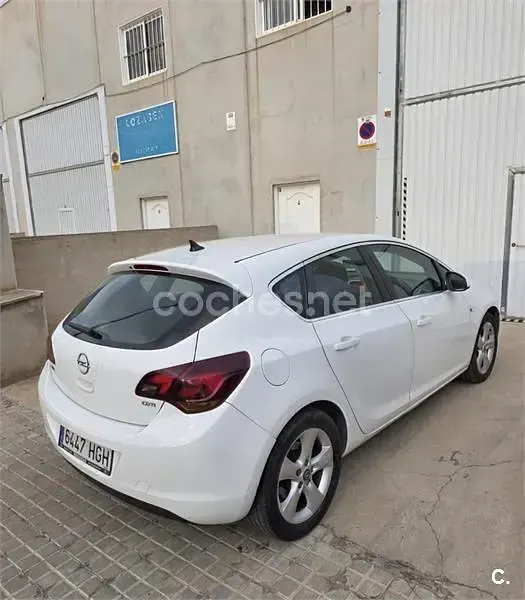 Usado Opel Astra Sportive 110 CV (80 kW) 2011 Blanco Berlina