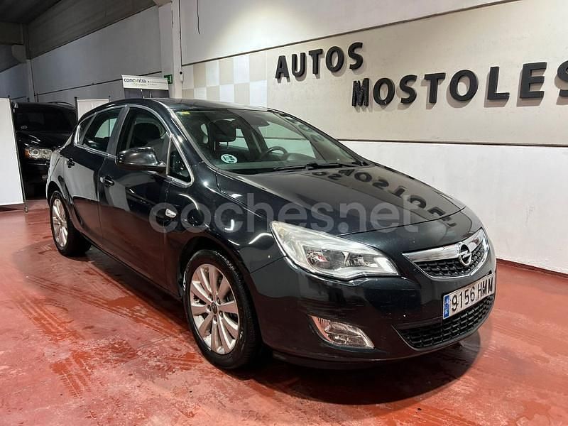 Negro Usado 2012 Opel Astra Excellence Berlina | 4750 € (Buen precio) - Imagen 1/4