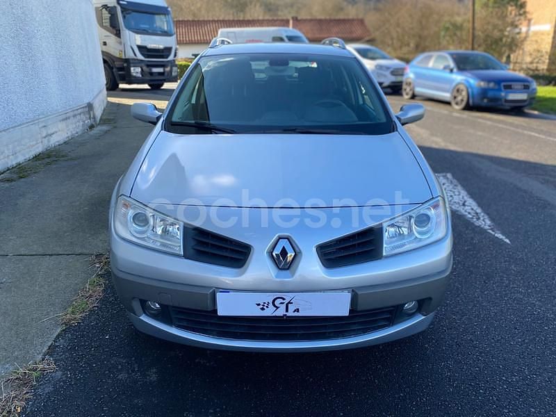 Usado Renault Mégane GrandTour Dynamique 110 CV (80 kW) 2006 Gris / plata Familiar