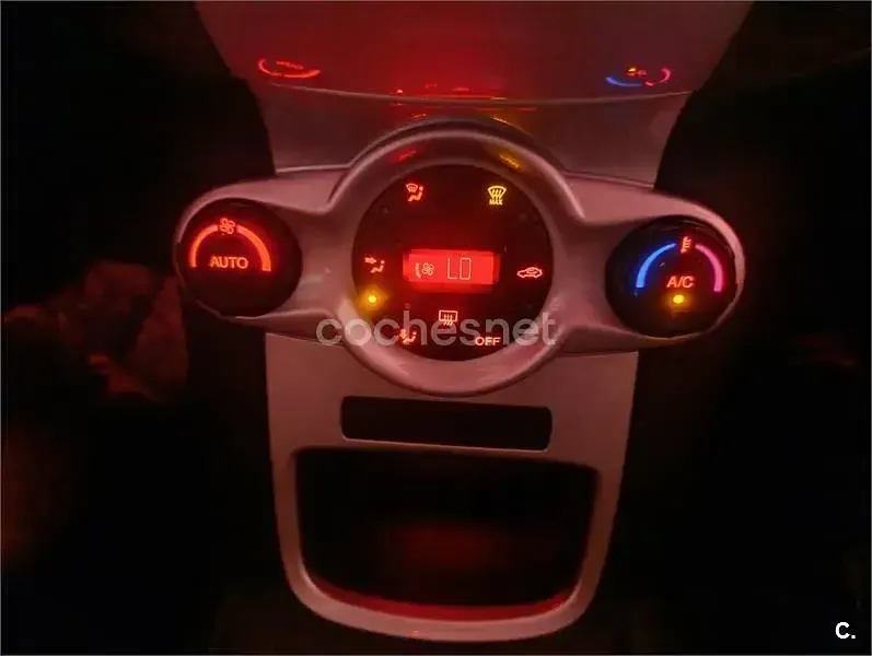 Usado Ford Fiesta Ghia 96 CV (70 kW) 2010 Granate Berlina