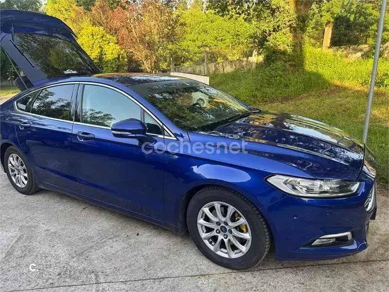 Usado Ford Mondeo Business Edition 120 CV (88 kW) 2016 Azul Berlina