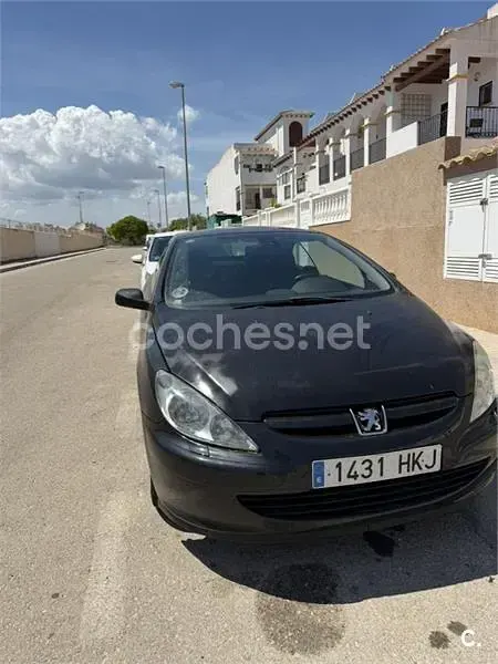 Usado Peugeot 307 CC 138 HP (101 kW) 2004 Preto Cabrios