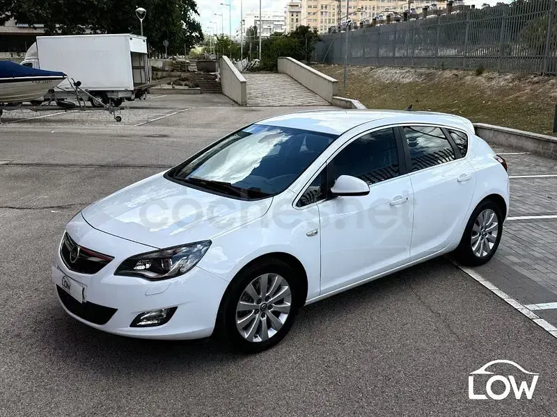 Usado Opel Astra Selective 110 CV (80 kW) 2012 Blanco Berlina