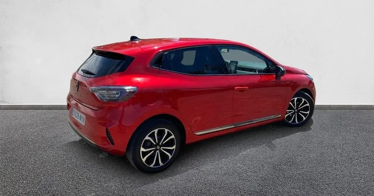Usado Renault Clio Techno 90 CV (66 kW) 2025 Utilitario