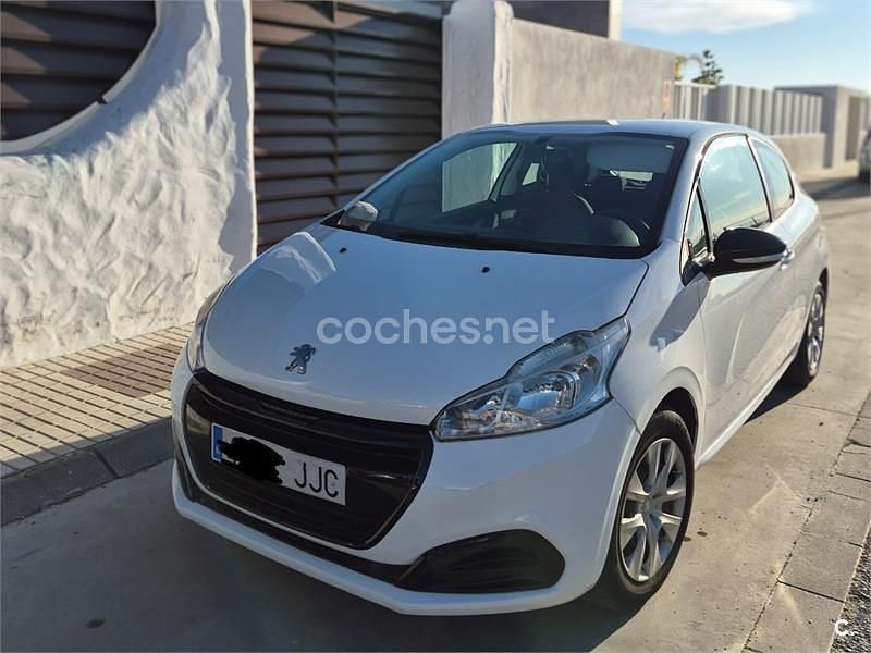 Usado Peugeot 208 Active 75 CV (55 kW) 2016 Blanco Utilitario