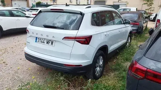 Usado Skoda Karoq Ambition 116 CV (85 kW) 2023 Blanco SUV