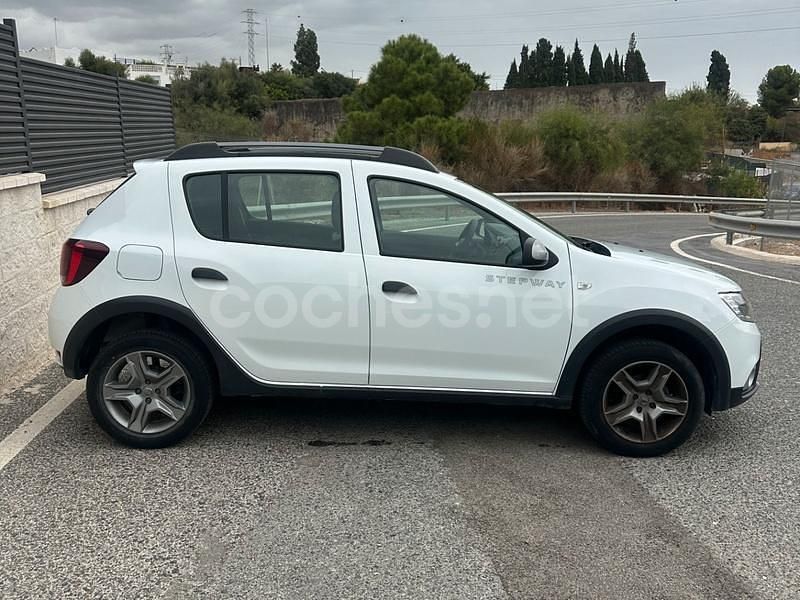 Usado Dacia Sandero Stepway Ambiance 90 CV (66 kW) 2018 Blanco Berlina