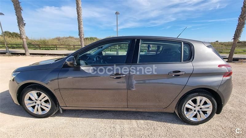 Usado Peugeot 308 Allure 110 CV (80 kW) 2020 Gris / plata Berlina