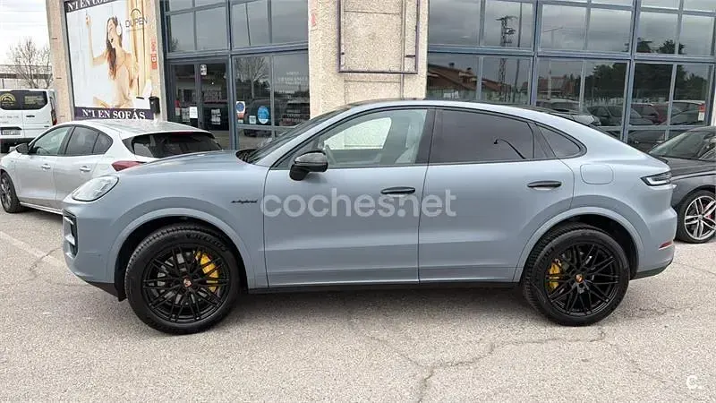 Usado Porsche Cayenne E-Hybrid Coupe Black Edition 470 CV (345 kW) 2026 Gris / plata SUV