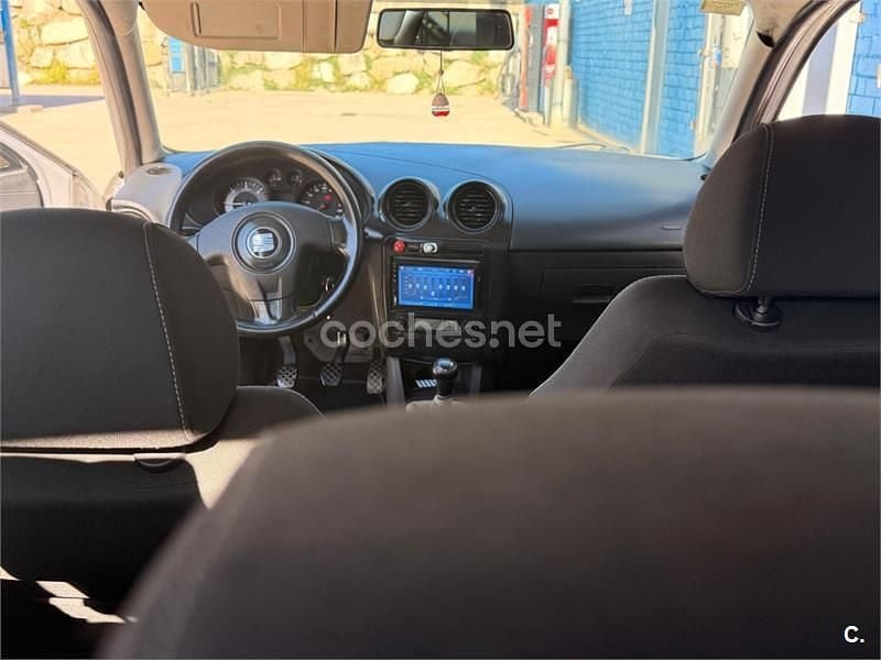 Gris / plata Usado 2004 Seat Ibiza Sport Berlina | 2000 € (Precio justo) - Imagen 1/4