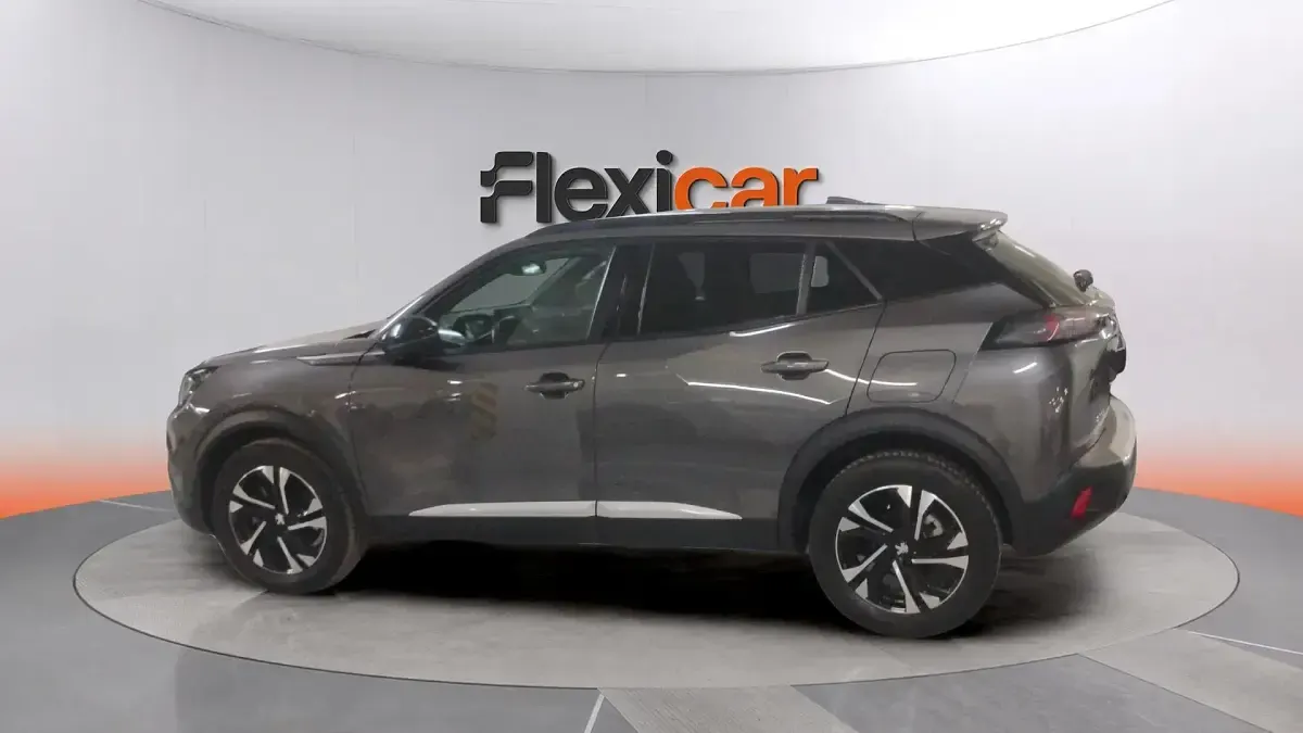Käytetty Peugeot 2008 Active 110 HP (80 kW) 2022 Harmaa Katumaasturi