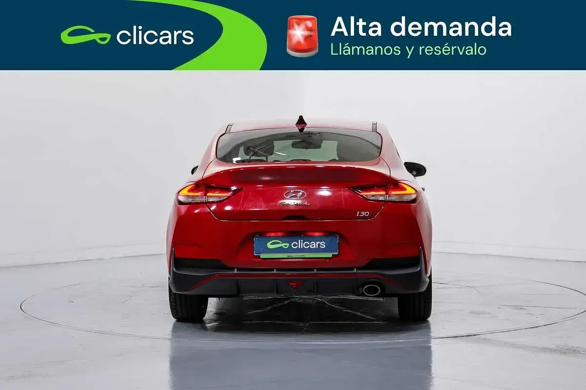 Usado Hyundai i30 N Line 120 CV (88 kW) 2023 Rojo Utilitario