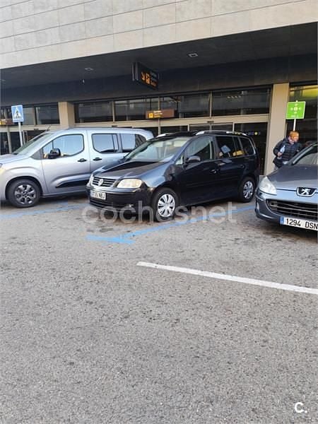 Usado VW Touran Advance 140 CV (102 kW) 2006 Negro Monovolumen