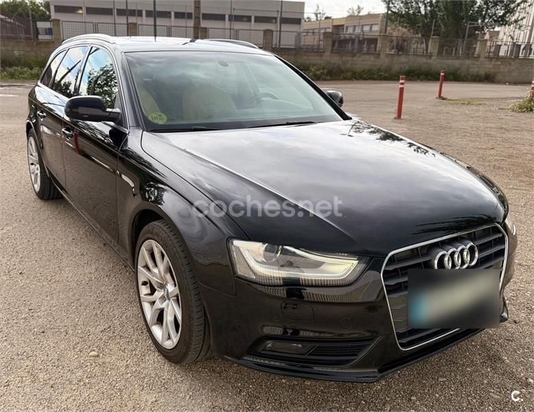 Usado Audi A4 177 CV (130 kW) 2012 Negro Familiar