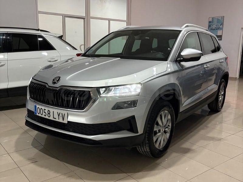 Usado Skoda Karoq Ambition 150 CV (110 kW) 2022 Gris / plata SUV