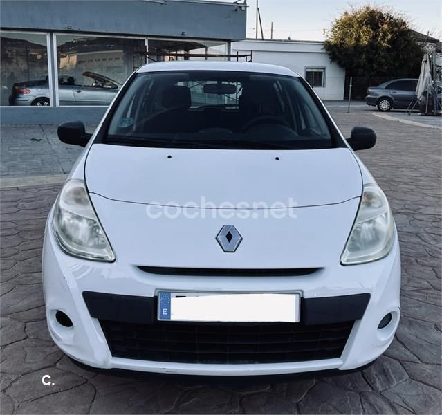 Blanco Usado 2014 Renault Clio III Collection Berlina | 5950 € - Imagen 1/4