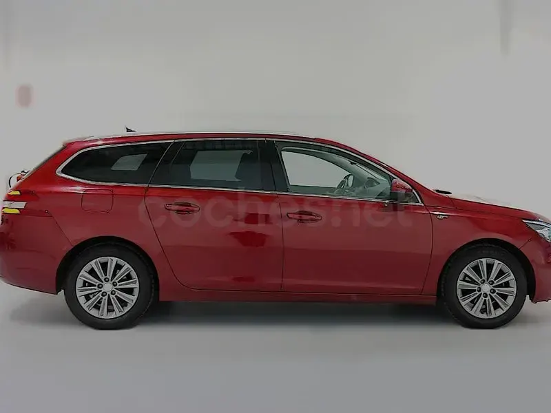 Usado Peugeot 308 SW Allure 130 CV (95 kW) 2021 Granate Familiar