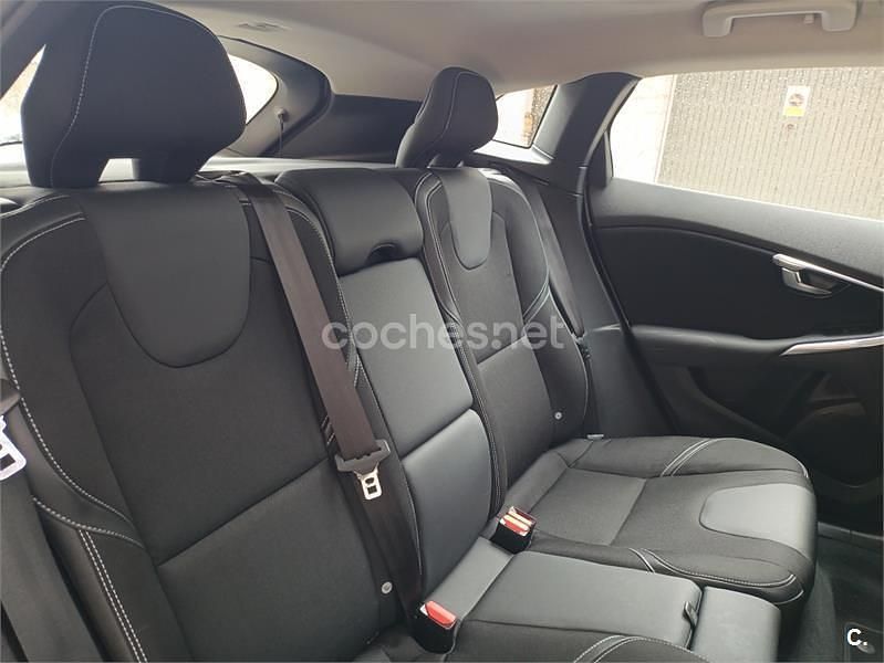 Usado Volvo V40 Momentum 150 CV (110 kW) 2013 Blanco Berlina