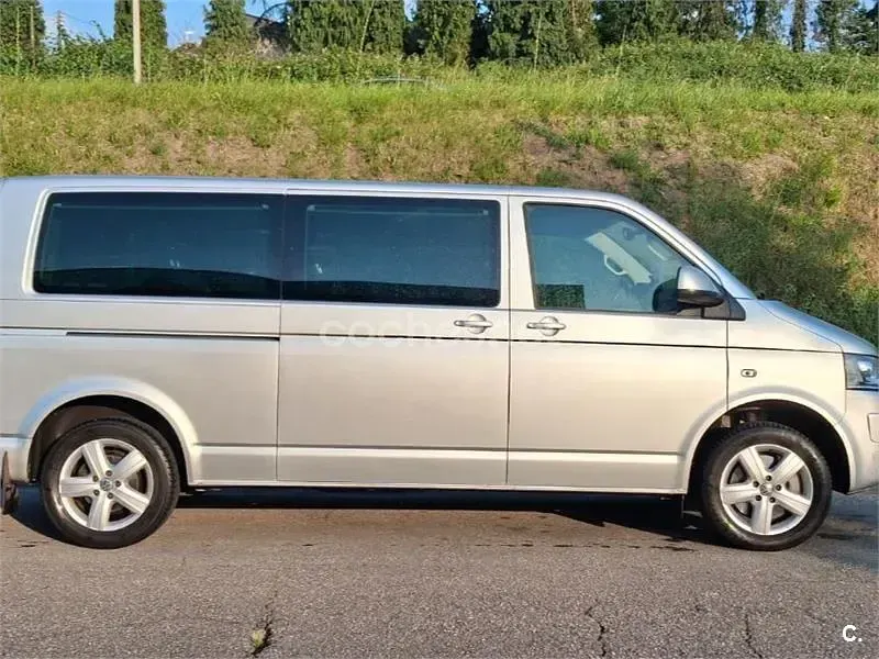 Usado VW Caravelle Comfortline 180 CV (132 kW) 2014 Gris / plata Van