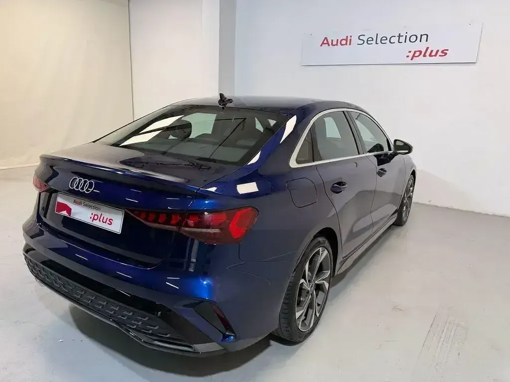 Usado Audi A3 S-Line 150 CV (110 kW) 2025 Azul Berlina