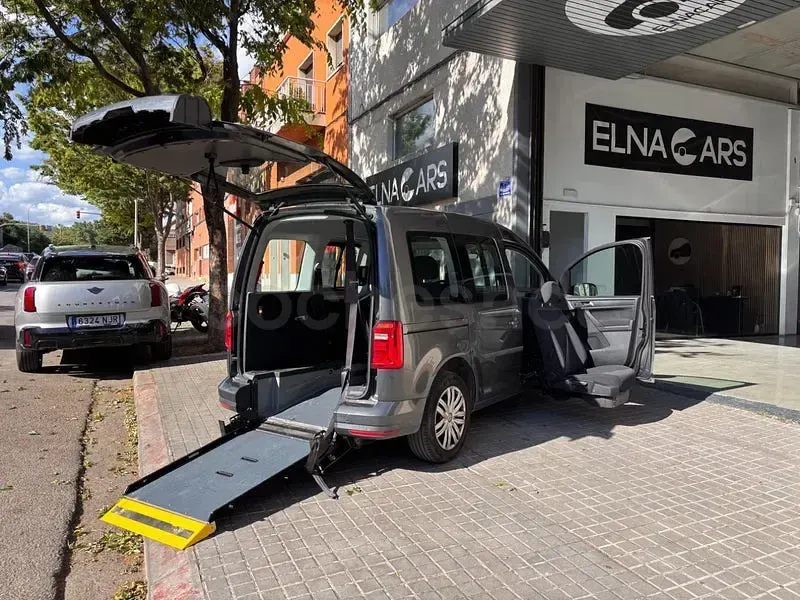 Usado VW Caddy Comfortline 131 CV (96 kW) 2020 Gris / plata Monovolumen