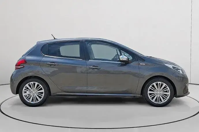 Usado Peugeot 208 Style 82 CV (60 kW) 2017 Utilitario