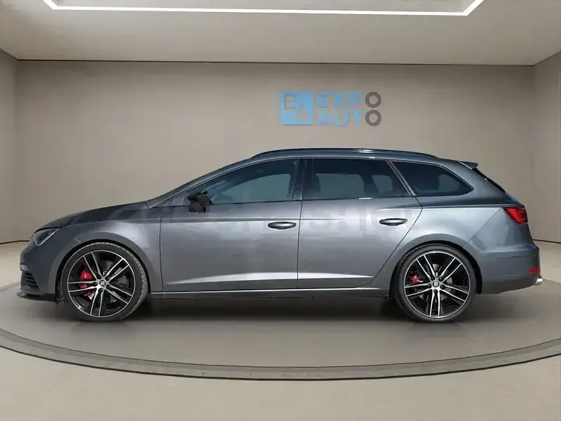 Usado Seat Leon 4Drive 300 CV (220 kW) 2018 Gris / plata Familiar