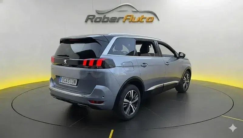 Usado Peugeot 5008 GT-line 130 CV (95 kW) 2018 Gris / plata SUV